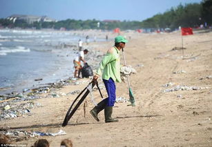 触目惊心 潜水员在巴厘岛海底遇垃圾风暴,巴厘岛遭遇了什么